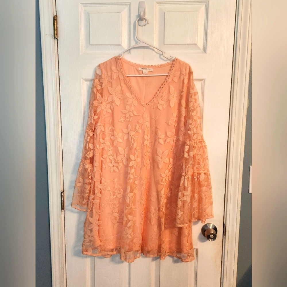 Chic Soul Peach Lace Bell Sleeve Dress size 1X Excellent condition.